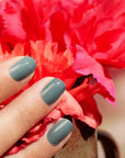 MANUCURIST Green™ Nagellack - Sauge - Salbeigrün mit grauen Untertönen