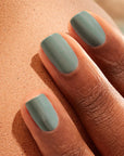 MANUCURIST Green™ Nagellack - Sauge - Salbeigrün mit grauen Untertönen