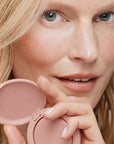 ILIA BEAUTY Soft Focus Blurring Blush - Talkfreies Rouge mit Weichzeichner-Effekt