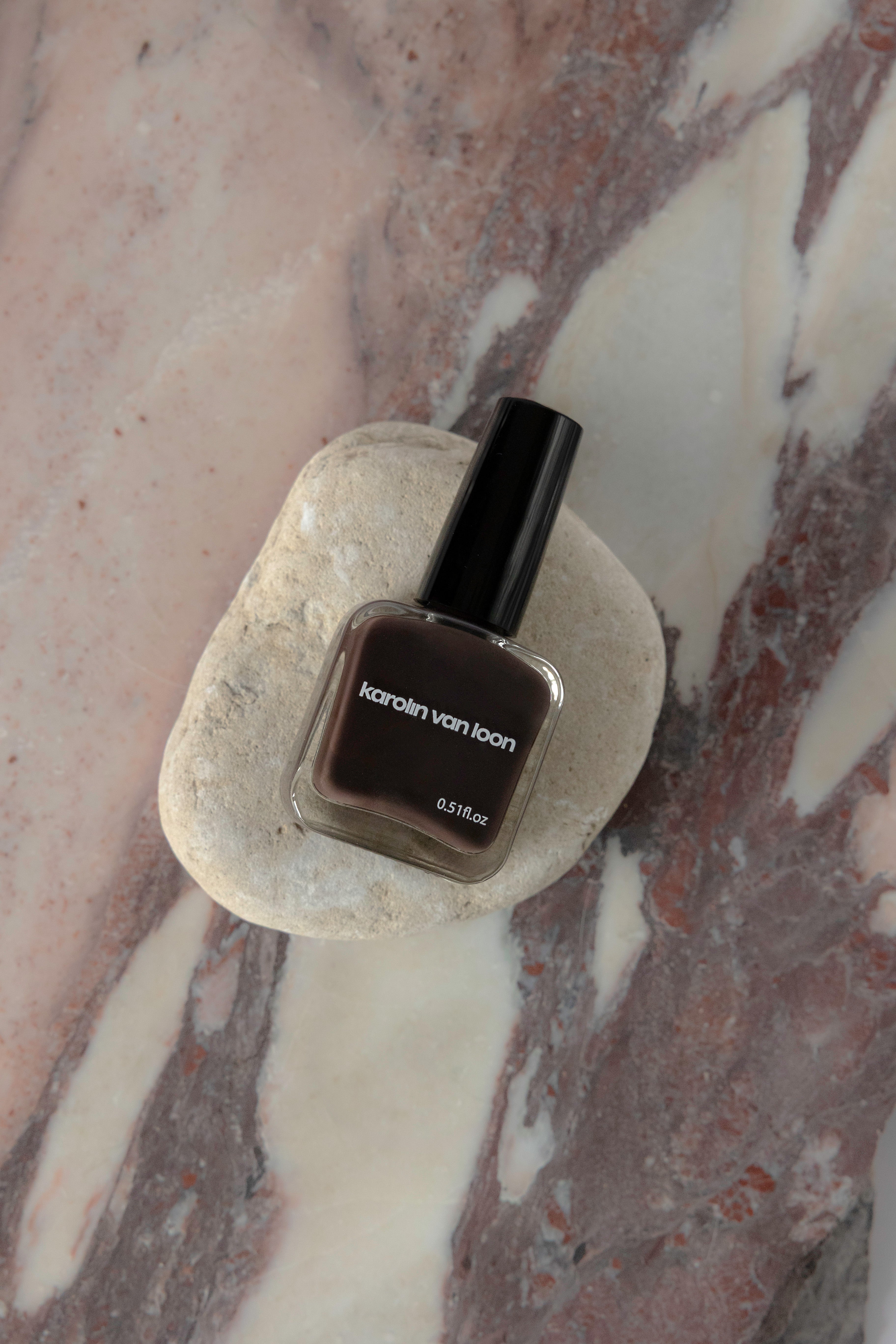 Karolin van Loon Nagellack Figue Marron - tiefes, warmes Braun