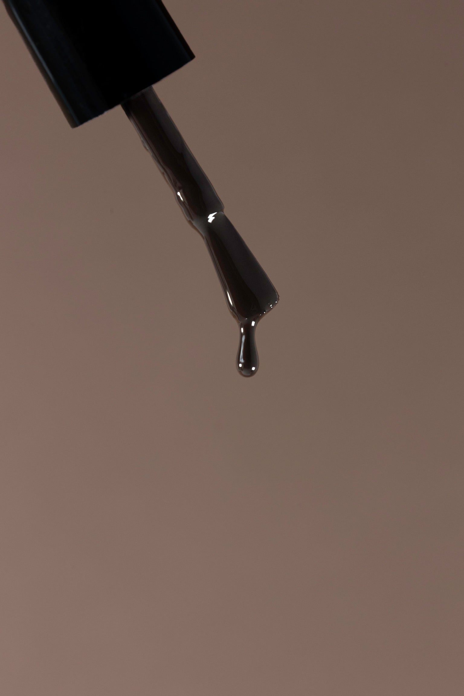 Karolin van Loon Nagellack Figue Marron - tiefes, warmes Braun