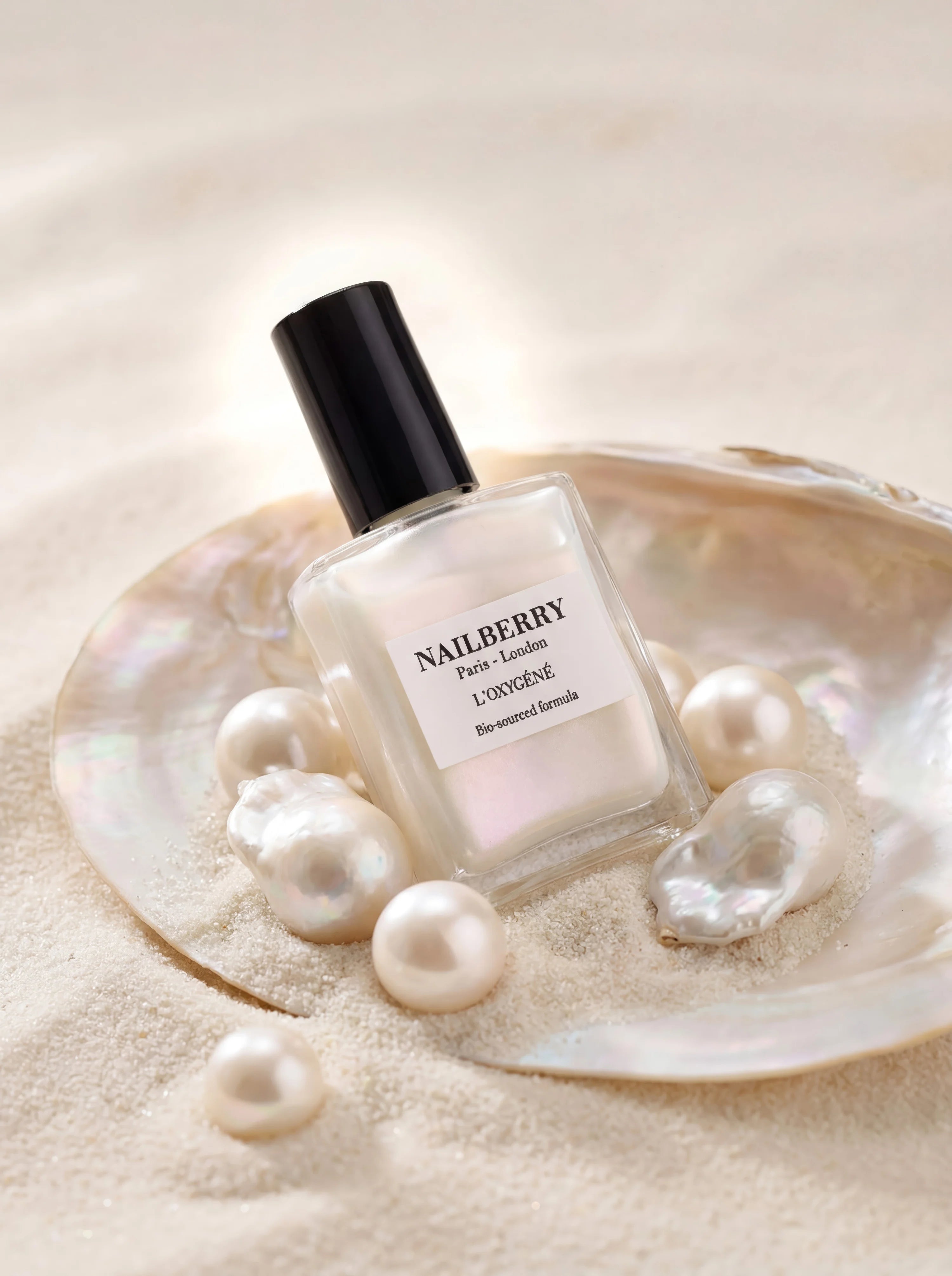 NAILBERRY Nagellack Inner Glow - Perlweiß mit einem halbtransparenten, brillanten Finish