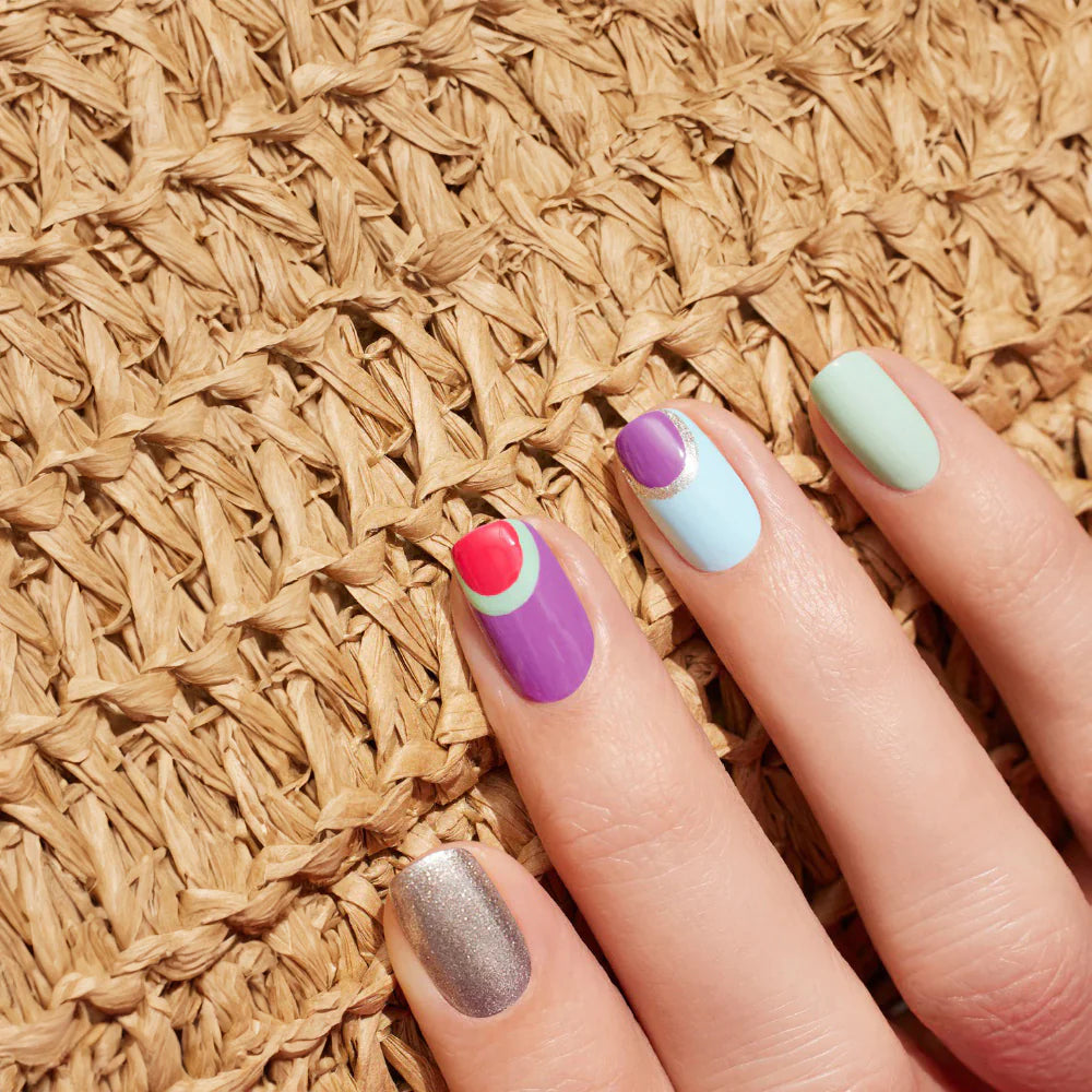 MANUCURIST Green™ Nagellack - Bougainvillea - Rot mit rosa Untertönen
