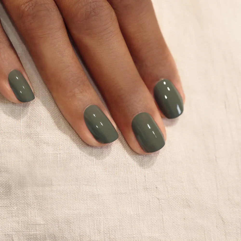 MANUCURIST Green™ Nagellack - Khaki - Grün mit grauen Untertönen