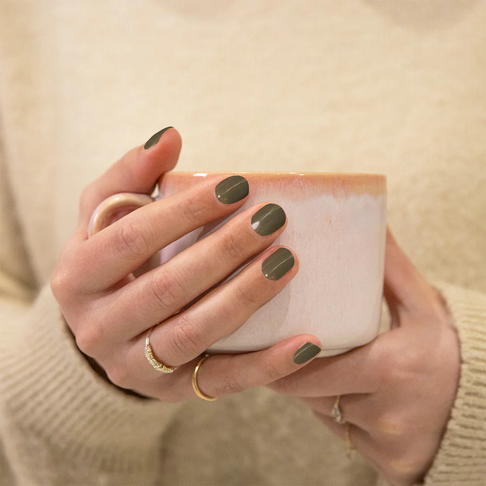 MANUCURIST Green™ Nagellack - Khaki - Grün mit grauen Untertönen