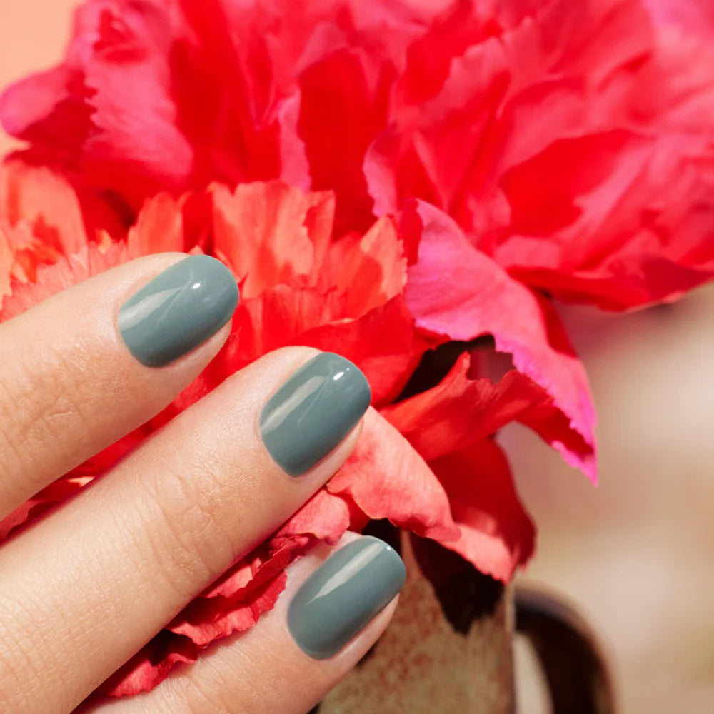 MANUCURIST Green™ Nagellack - Sauge - Salbeigrün mit grauen Untertönen