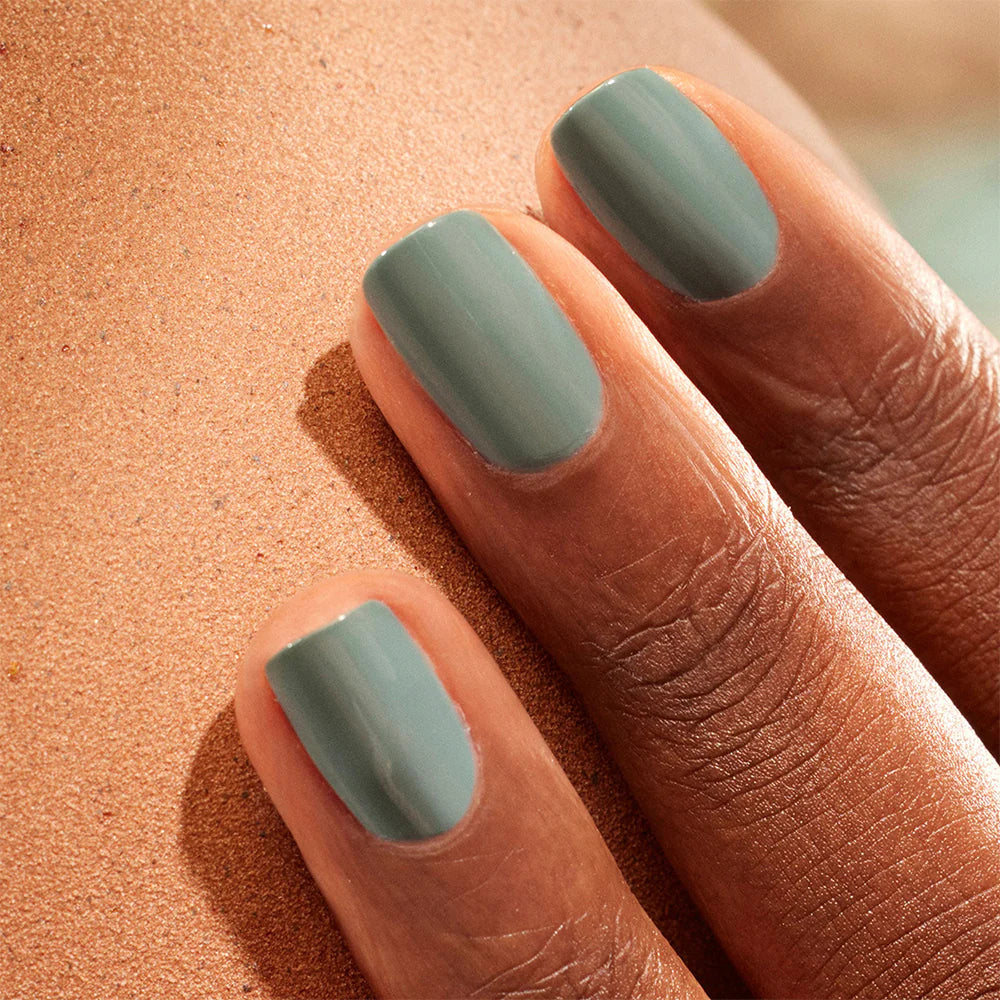MANUCURIST Green™ Nagellack - Sauge - Salbeigrün mit grauen Untertönen