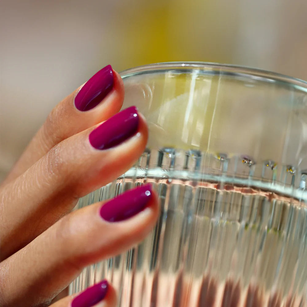 MANUCURIST Green™ Nagellack - Violeta - Bordeaux mit violetten Untertönen