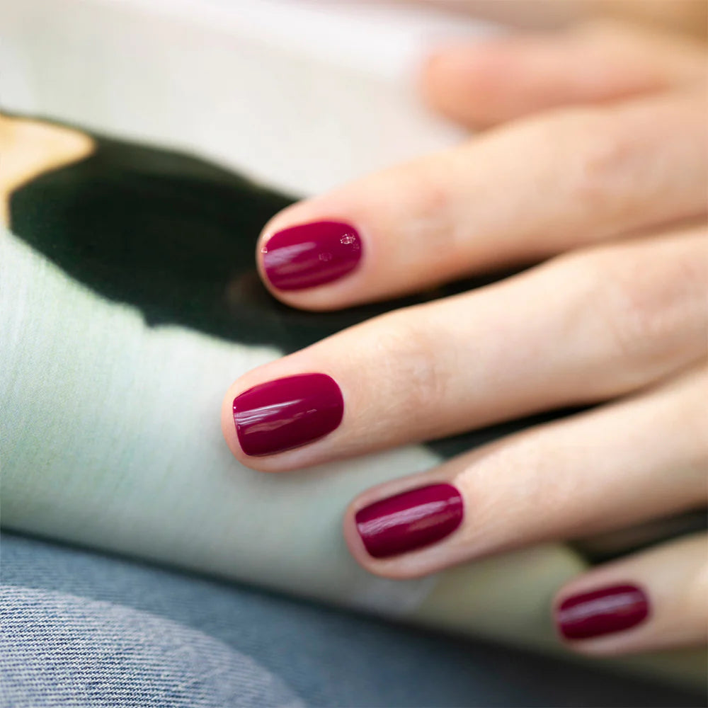 MANUCURIST Green™ Nagellack - Violeta - Bordeaux mit violetten Untertönen