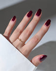 NAILBERERY Nagellack Kirsch Kiss - Burgunderrot