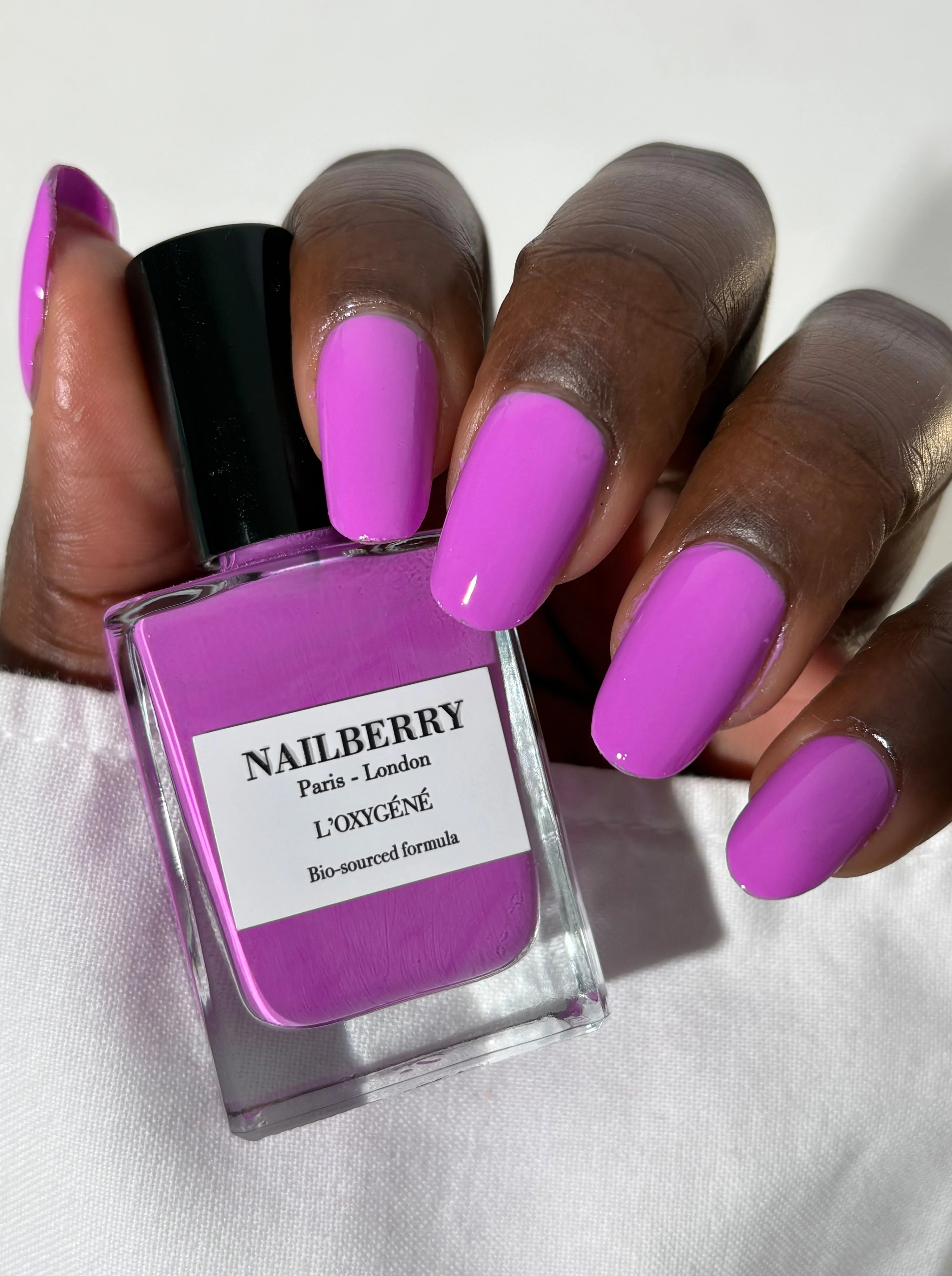 NAILBERRY Ultra Violet - Kräftiges, leuchtendes Violett