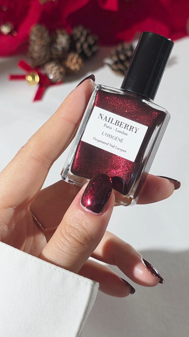 NAILBERRY Very Merry Merlot - Limited Edition - Tiefes Rot-Schwarz
