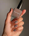 Karolin Van Loon Nagellack TAUPE LUSTRÉ - Taupe mit einem subtilen Schimmer