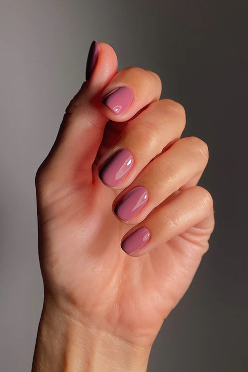 Karolin Van Loon Nagellack JUS DE PRUNE - Pflaume mit einem Hauch von Grau