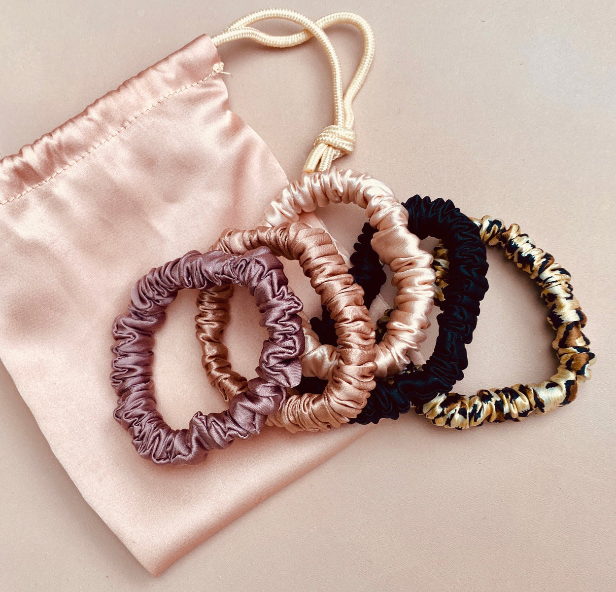 Skinny Scrunchies aus Seide - Cameo Rose