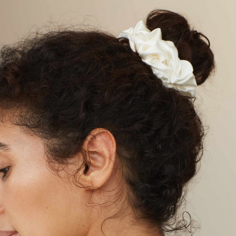 Silk Scrunchie Powder White M